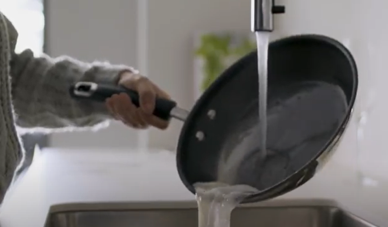 How To Clean Burnt Food Off Your Pan